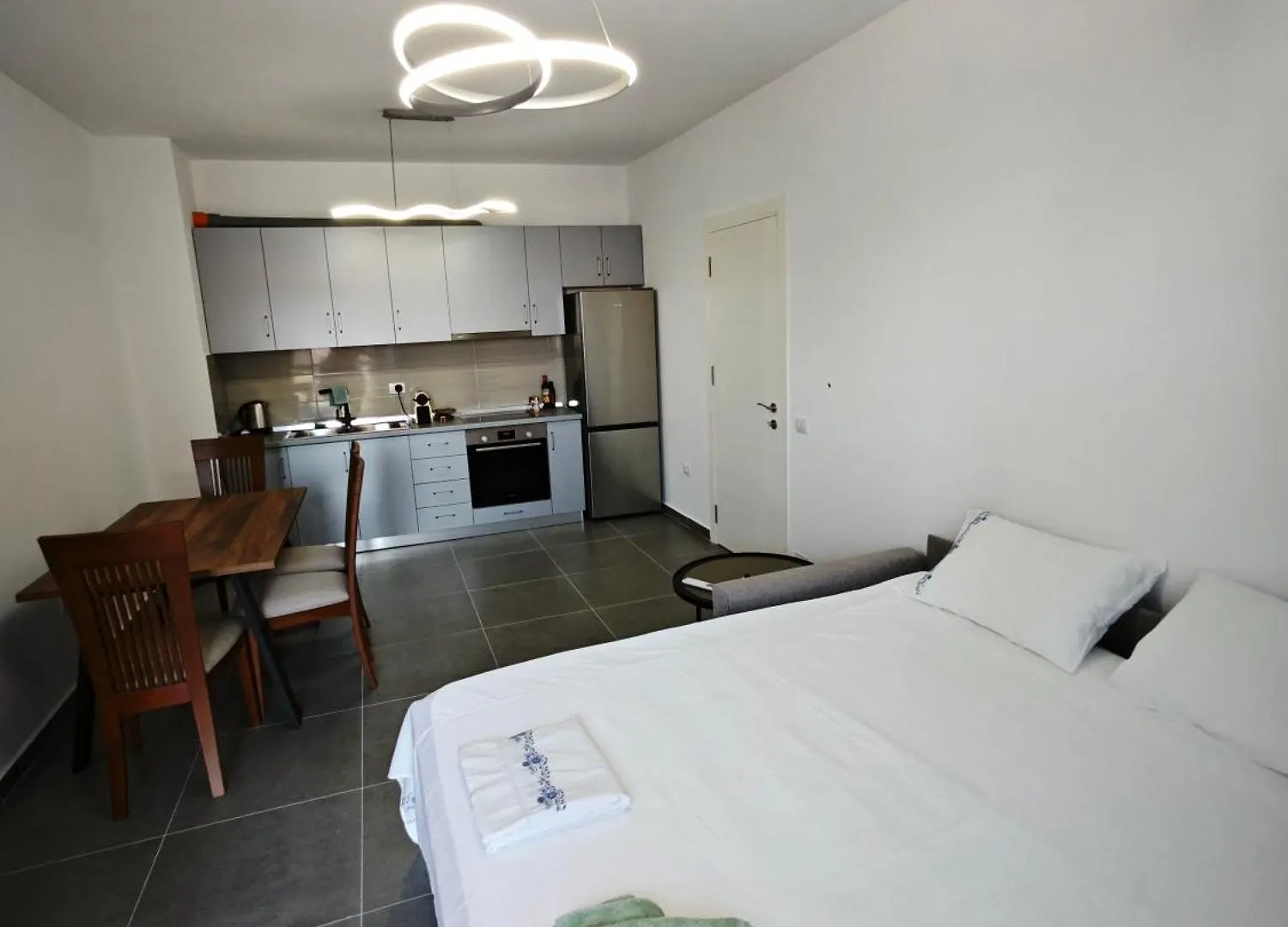 Vasil Gjika Apartment 3 地拉那 阿尔巴尼亚